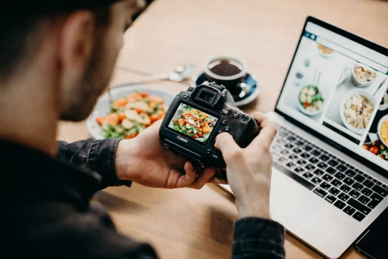 20260105 2141 Photographers Workspace remix 01ke7er760emvs7w75e7e1hs6z 768x512