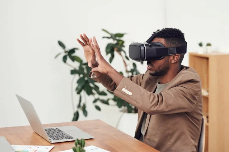 man using vr goggles 3183187 768x512